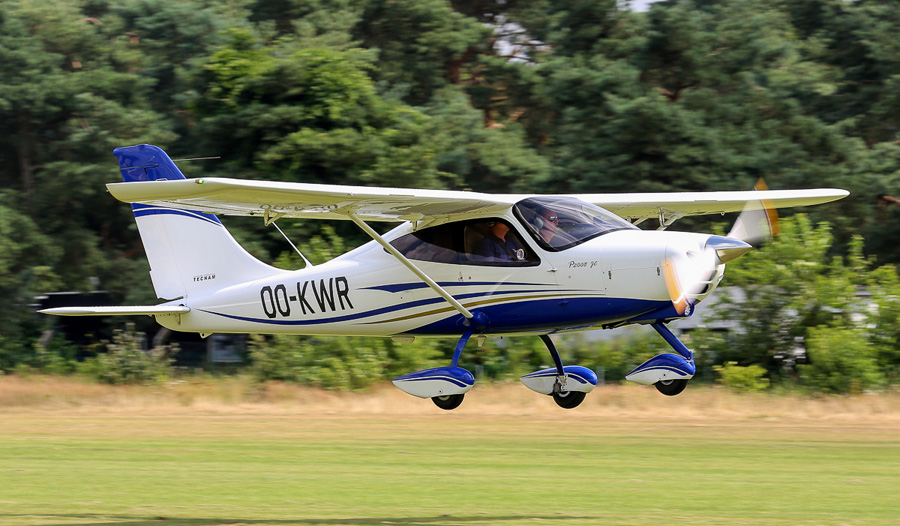 OO-KWR Tecnam stijgt op van EBZH Hasselt