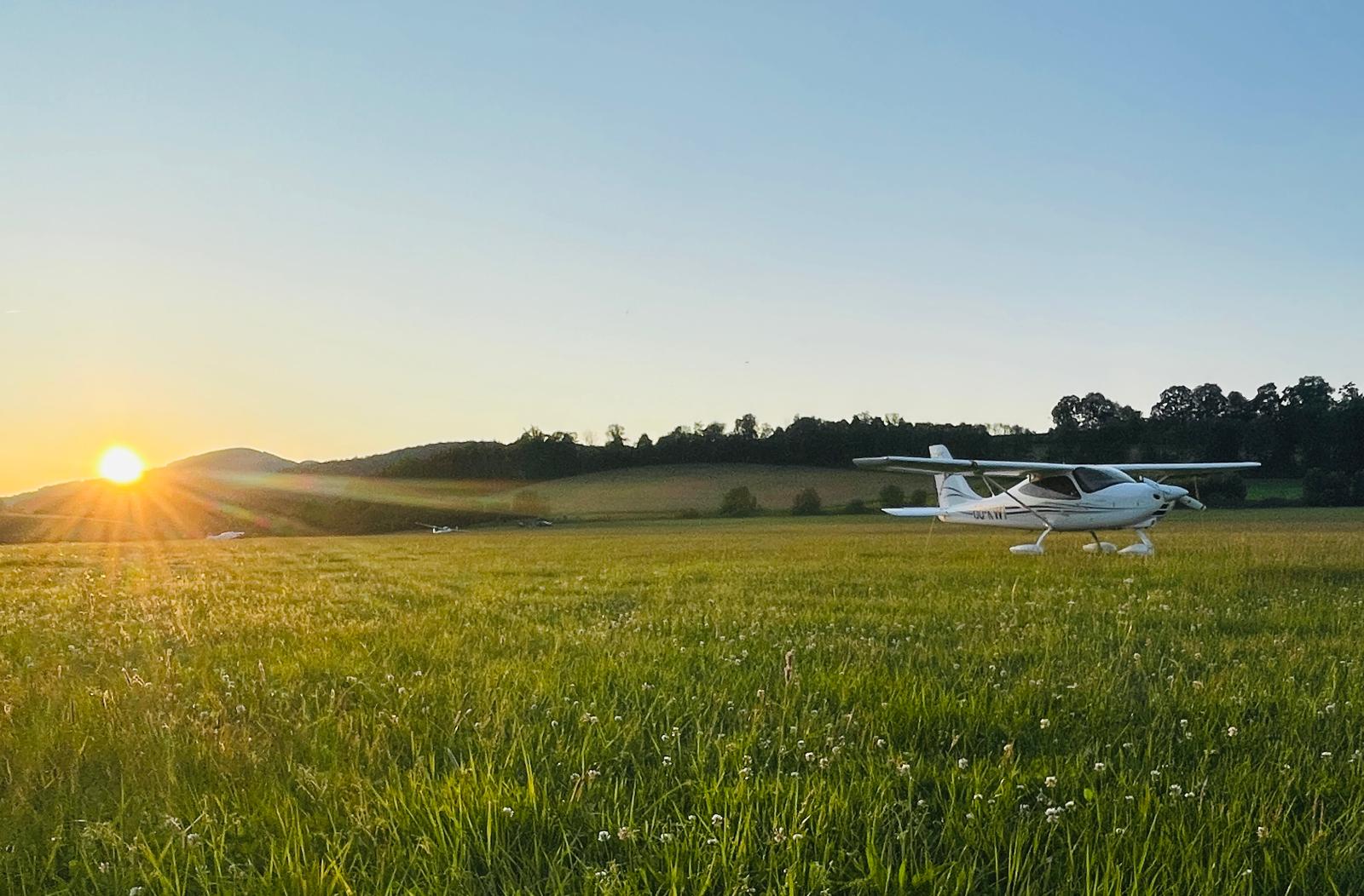 OO-KWR Tecnam stijgt op van EBZH Hasselt